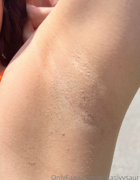 milf aux cheveux noirs onlyfans très chaud image