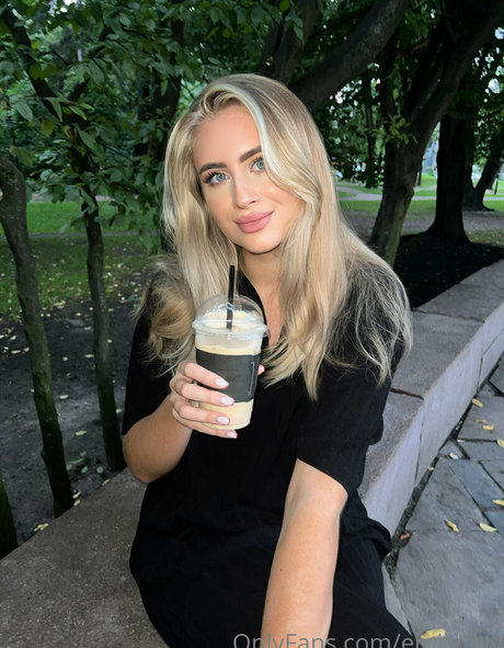 emily lyy star du porno xxx galerie