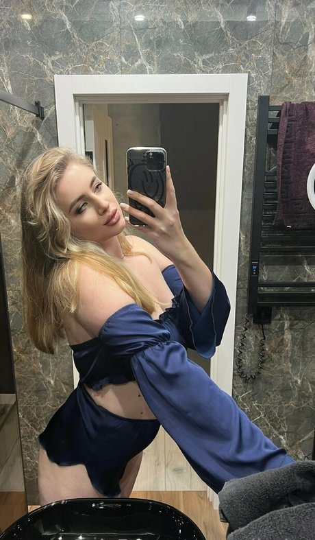 emily lyy actrice pornographique galeries