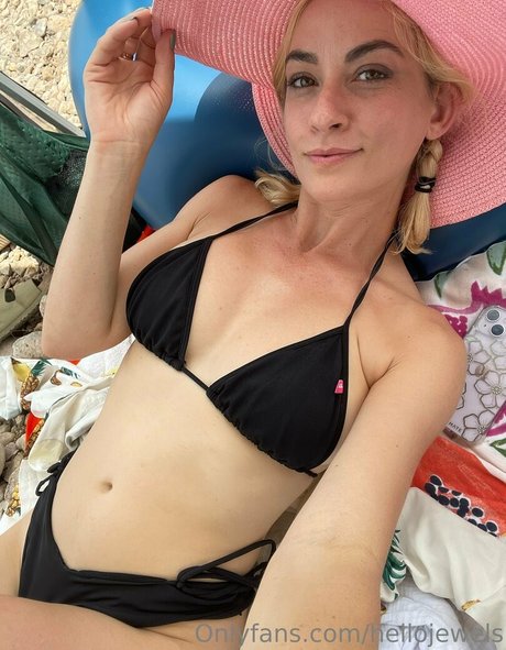 freehellojewels actrice parfaite photo