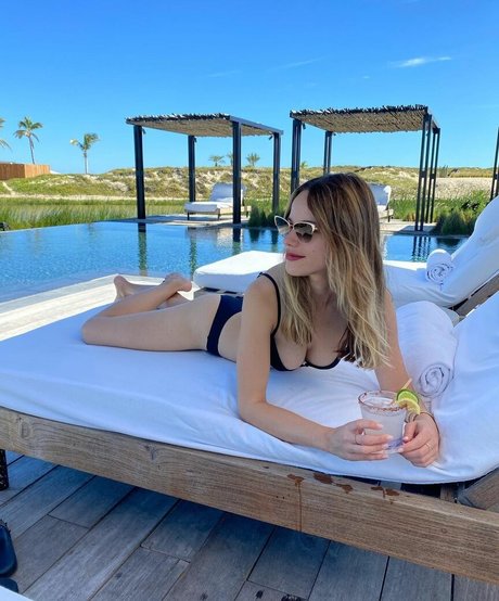 Halston Sage star du porno adulte image