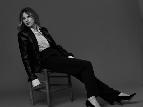 Halston Sage modèle adulte des photos