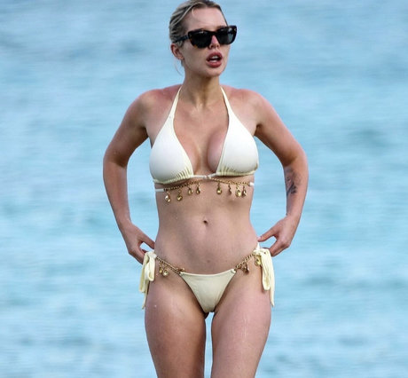 plage seins nus onlyfans bel adulte images