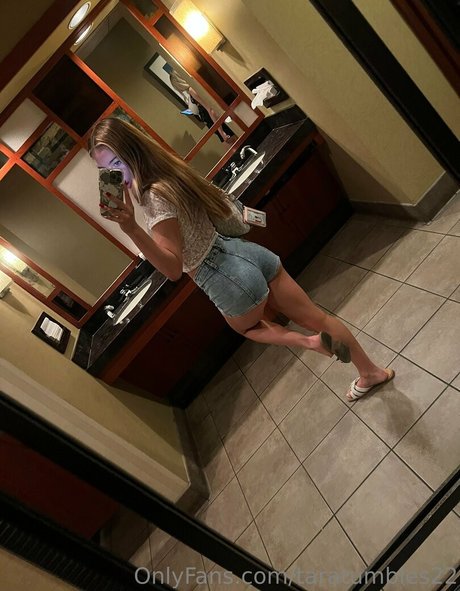 taratumbles actrice chaude image