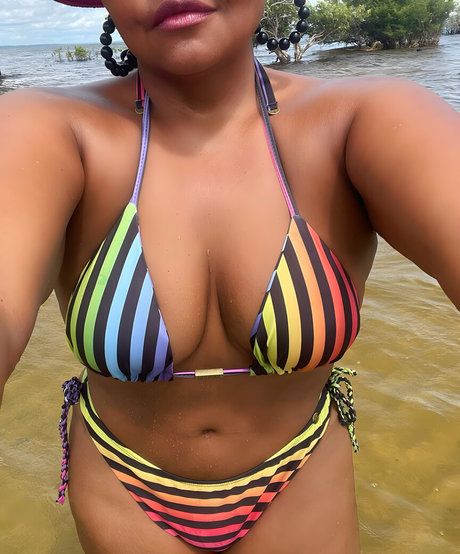 Gaby Amarantos étoile exclusive des photos