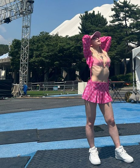 WomenK pop modèle artistique photos