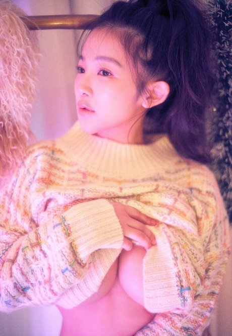 blonde aux gros seins onlyfans art exclusif photo