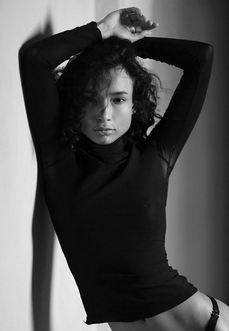 Nikol Beylik modèles nus photos