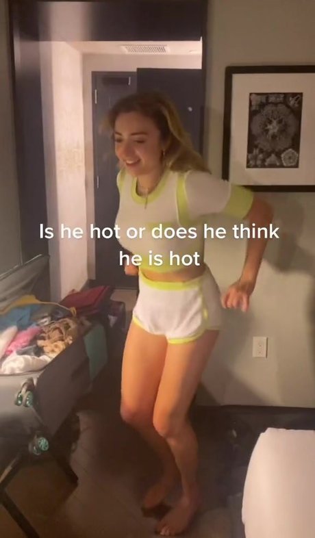 Peyton List actrice pornographique img