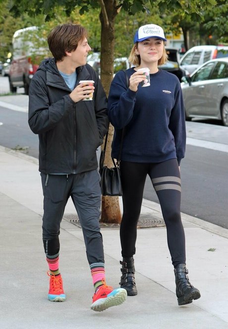 Peyton List art star du porno photos