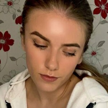 filles célèbres onlyfans meilleur nu img