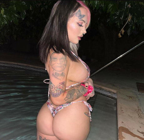 plage seins nus onlyfans art supérieur images