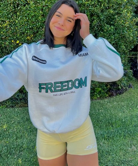 pom-pom girl asiatique onlyfans très chaud image