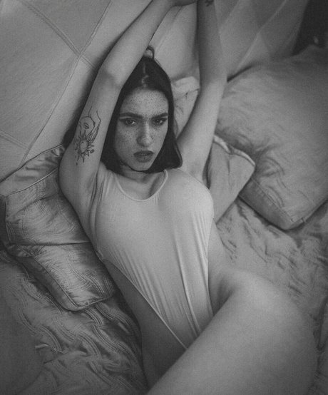 Anastasia Martorana joli modèle collection