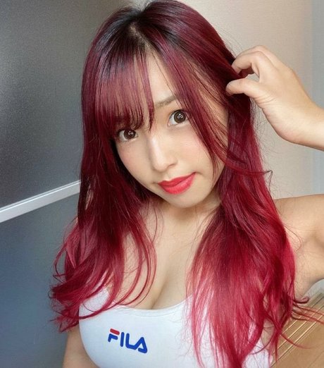 Mina Shirakawa star du porno en haute qualité galeries