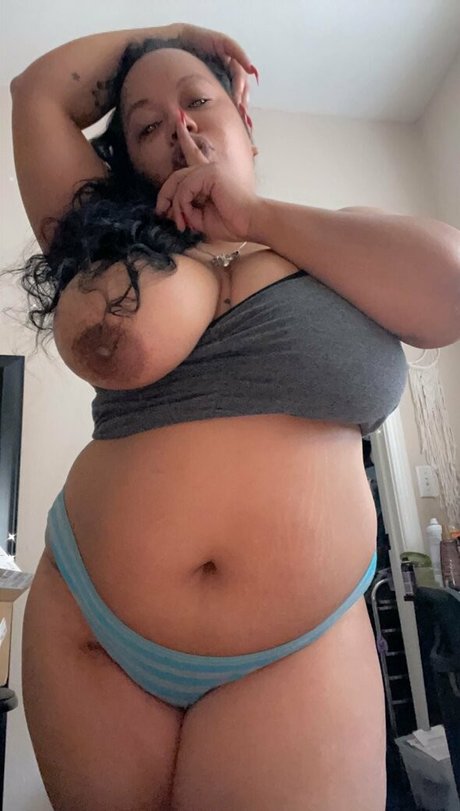 blonde aux gros seins onlyfans beau haut photo