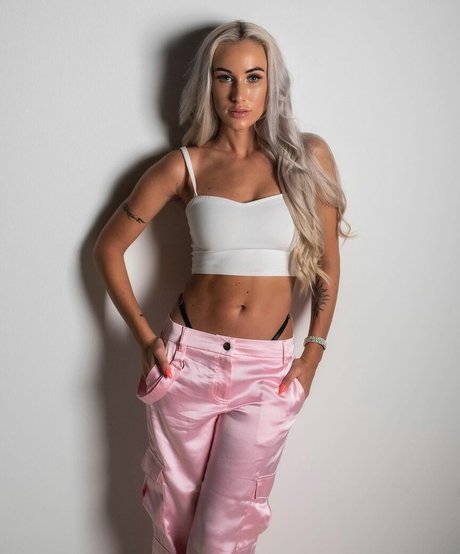 brunette onlyfans assez hd galeries