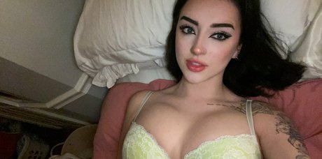 messymegan modèle joli des photos