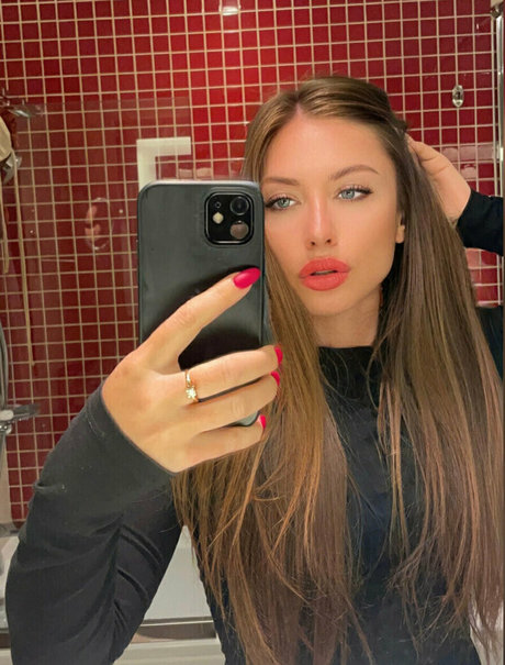 reine de pique onlyfans top magnifique photo