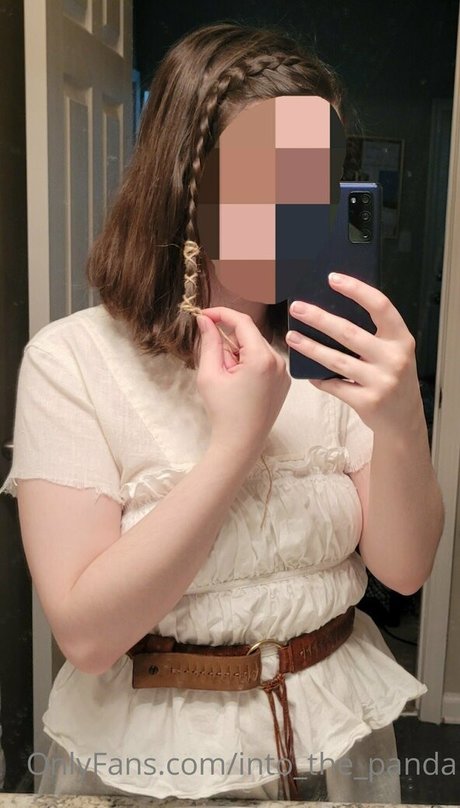 into the panda actrice sexy galeries