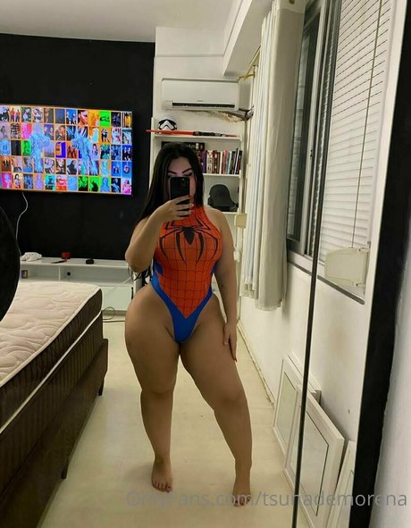 fille courbée dà côté onlyfans chaud sympa collection