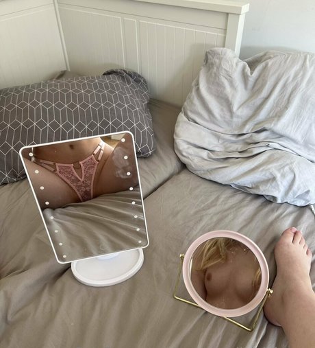 sweetestoliviajohnson actrice érotique images