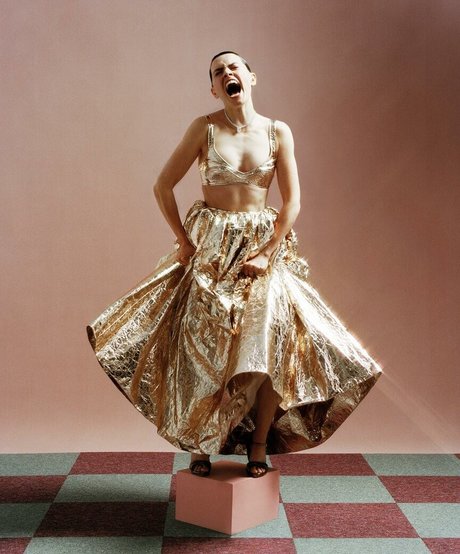 Daisy Ridley haut de star du porno photos