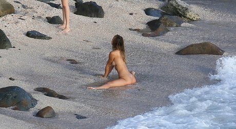 Alexis Ren star du porno exclusive photos