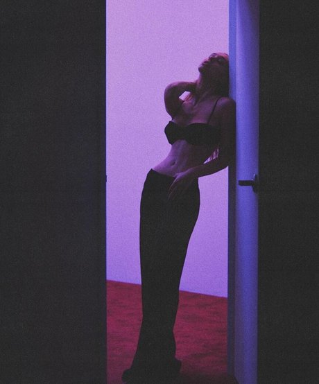 Alexis Ren modèle sexy collection