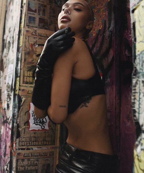 Alexis Ren modèle de sexe galerie