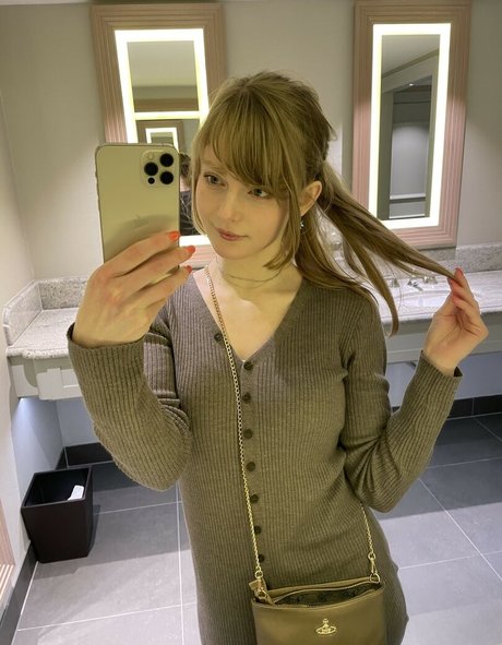 Ella Freya beau modèle galeries