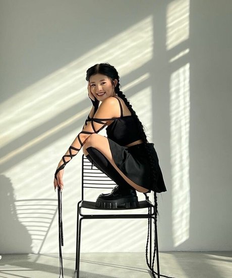 Kika Kim nus de stars du porno galeries