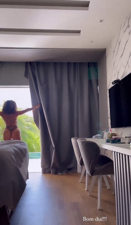 Valeria Valenssa modèle chaud galerie