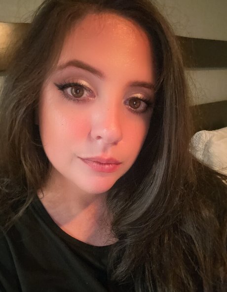 ava hadley haut étoile image