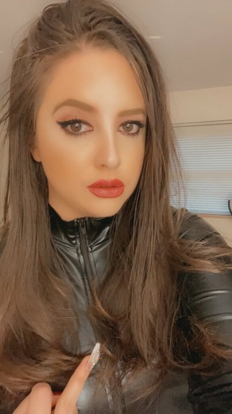 ava hadley belle actrice archive