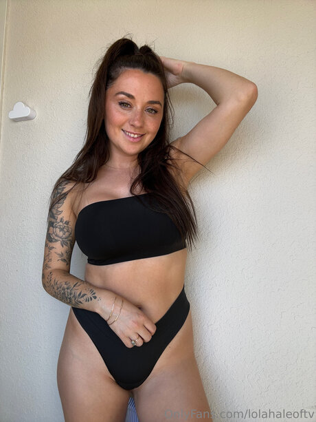 Lolahaleoftv modèle érotique image