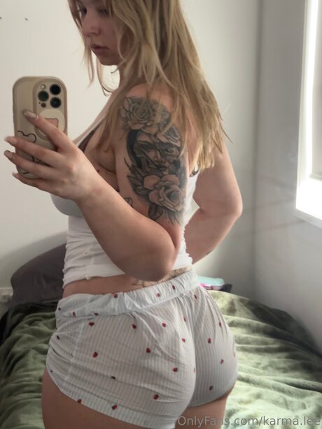 Karma Lee étoile adulte photos