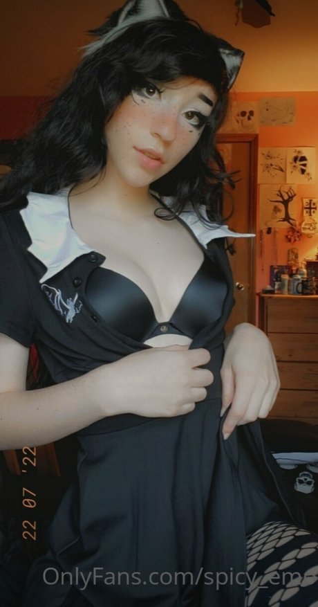 Spicyemo star du porno gratuit des photos