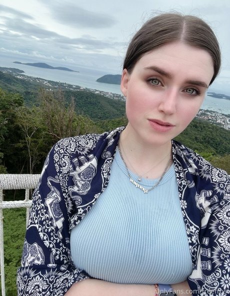 Adeline Frost modèle xxx archive