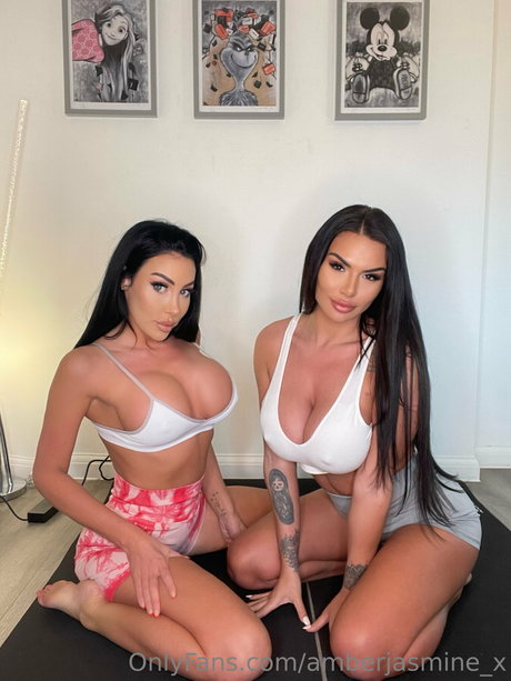 lesbiennes aux gros seins onlyfans pornographique adulte photo