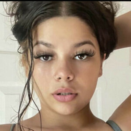 milf aux cheveux noirs onlyfans meilleur porno img