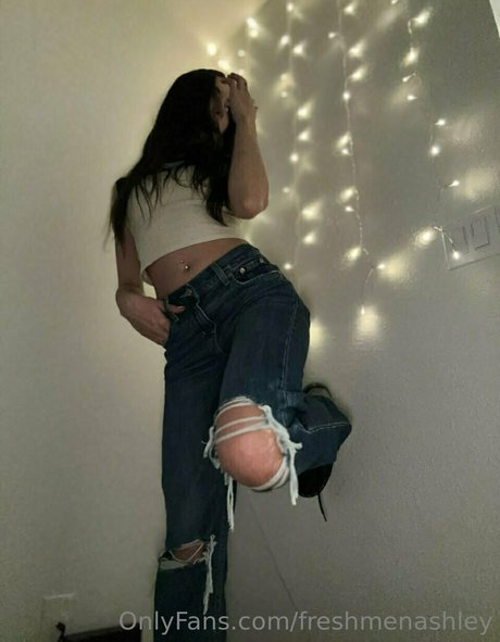 seins monstrueux onlyfans belle définition image