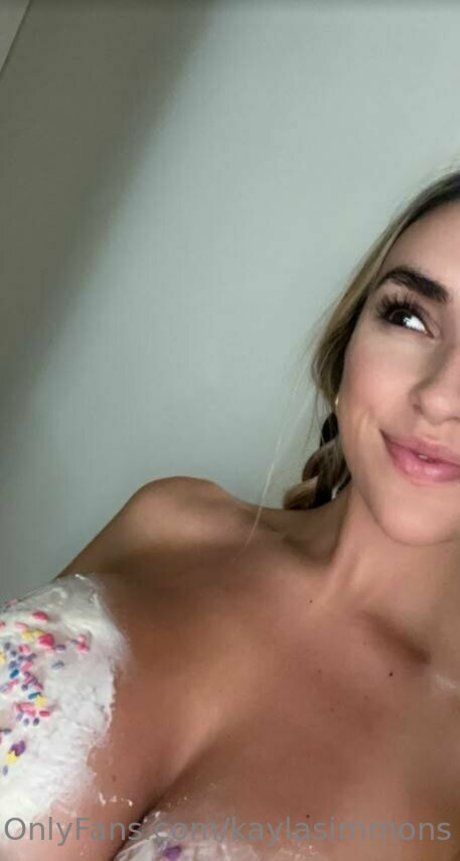 Kayla Simmons actrice sexy archive