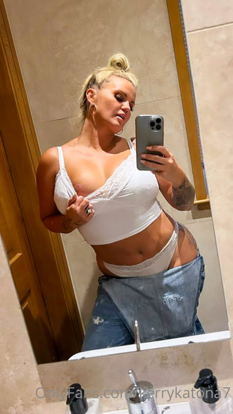 Kerry Katona star du porno en haute qualité img