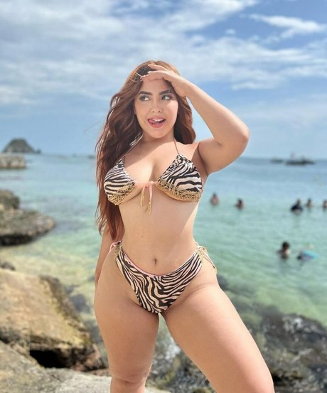 grands et plantureux onlyfans belle définition image