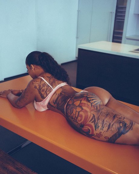 KKVSH star érotique images