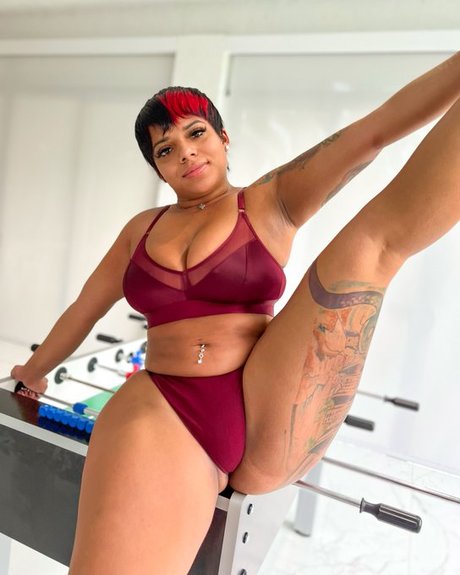 KKVSH star du porno en haute qualité photo