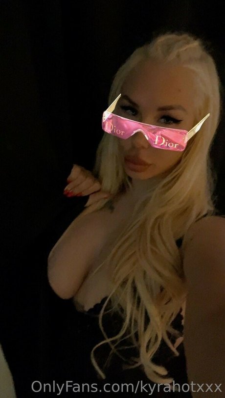 kyrahotxxx modèle érotique des photos