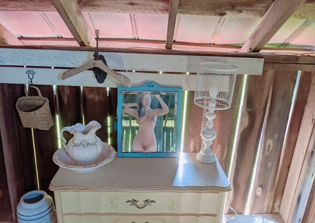 Natalia Grey nus de stars du porno image