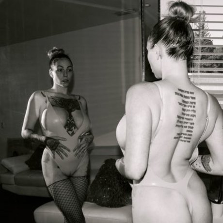 éjacule sur la langue onlyfans art chaud photos